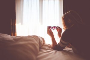 Bauchschläfer und ihre Probleme beim Schlafen
